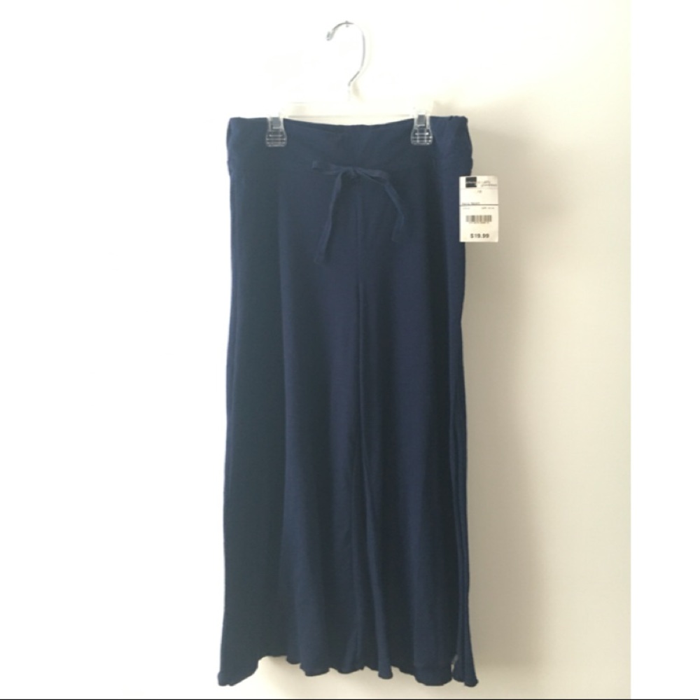 NWT Navy Flowy Capris